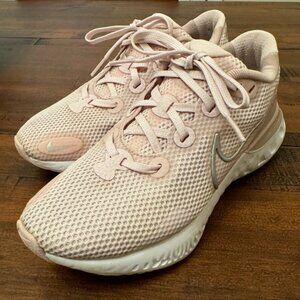 Women's Nike Renew Run in Barely Rose